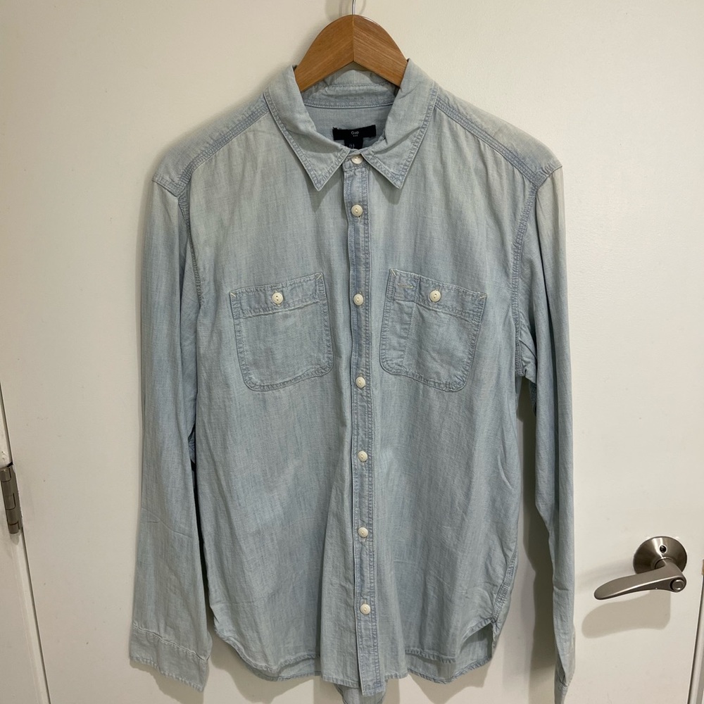 GAP Men’s L Rinse Chambray Worker Indigo Denim Blue Button Front Cotton Shirt